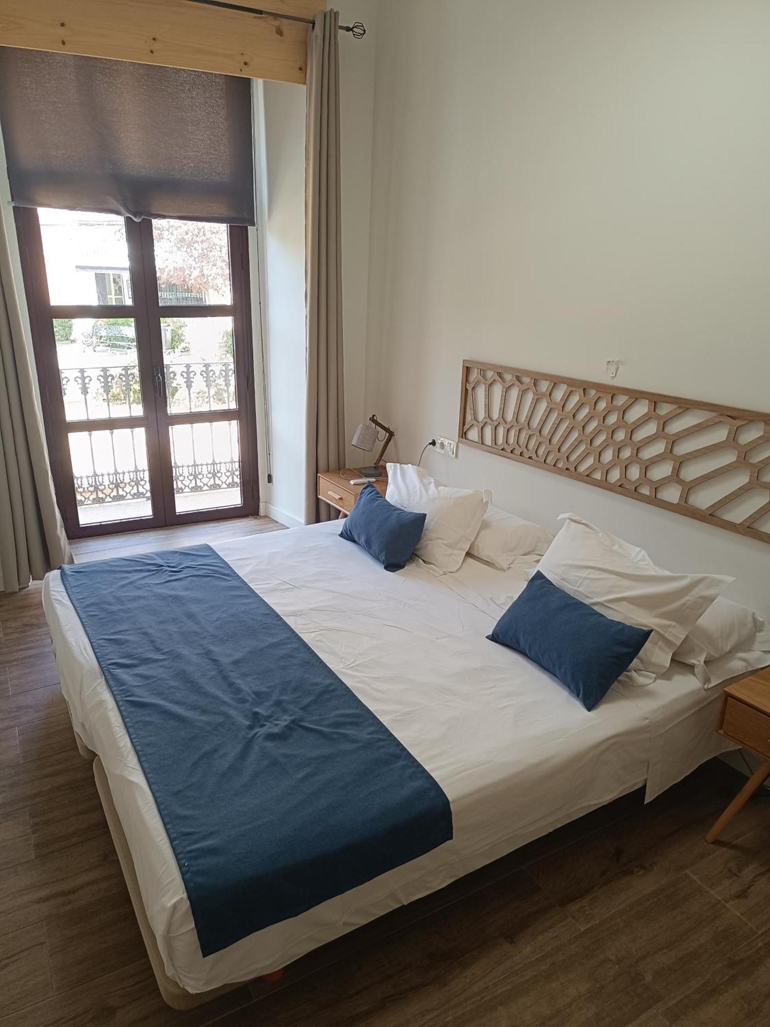 Apartamentos Al-Qazeres Luxury La Concepcion Касерес Экстерьер фото