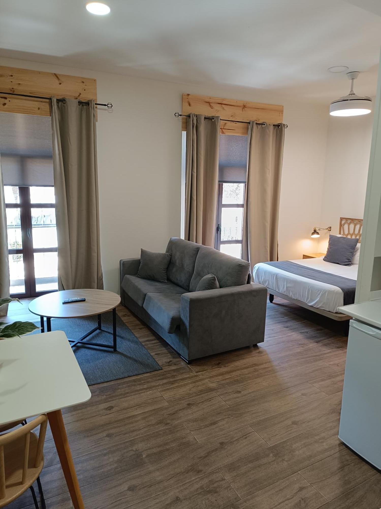 Apartamentos Al-Qazeres Luxury La Concepcion Касерес Экстерьер фото